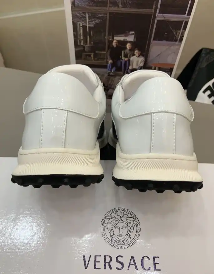 hype Givenchy Sneakers