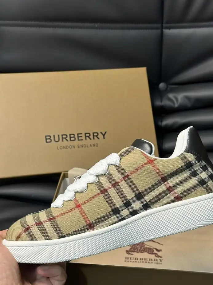 hype Burberry Sneakers