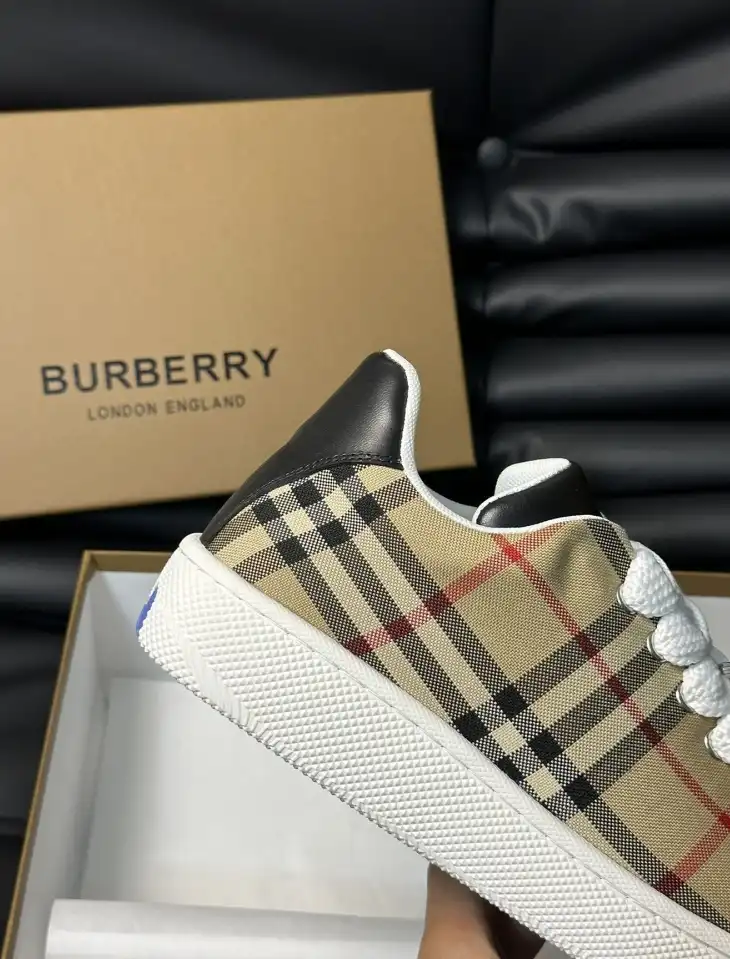 hype Burberry Sneakers