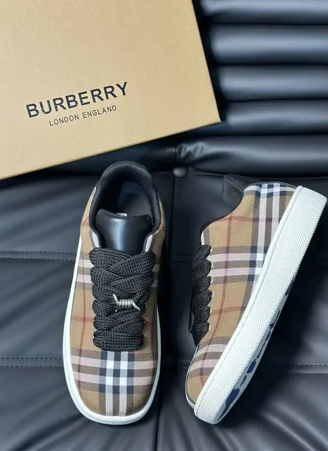 hype Burberry Sneakers