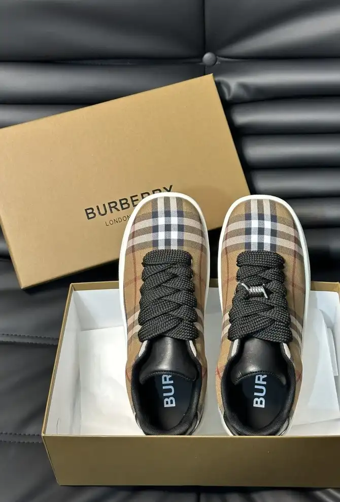 hype Burberry Sneakers