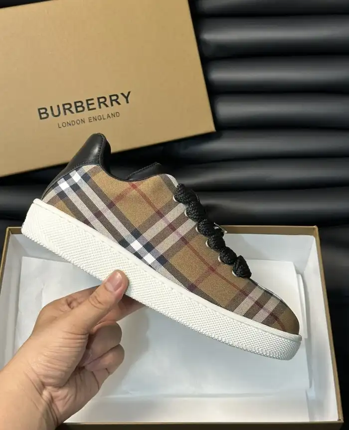 hype Burberry Sneakers