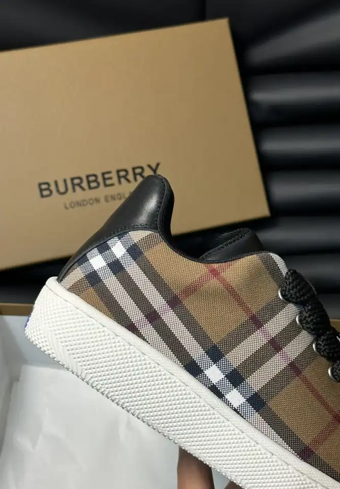 hype Burberry Sneakers