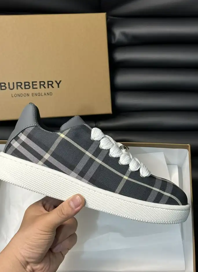 hype Burberry Sneakers