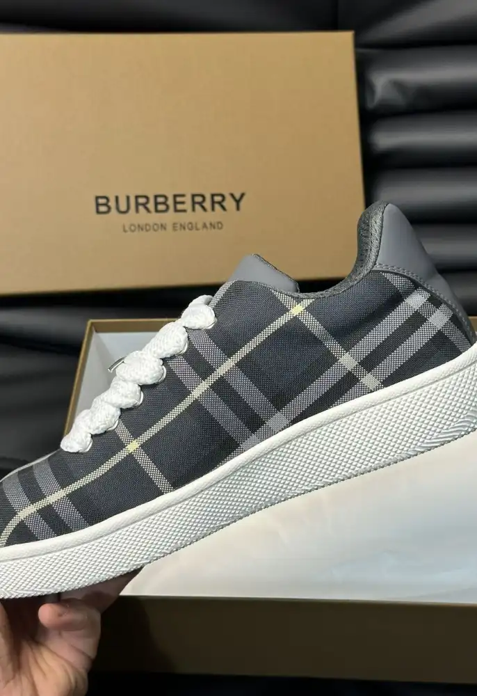 hype Burberry Sneakers