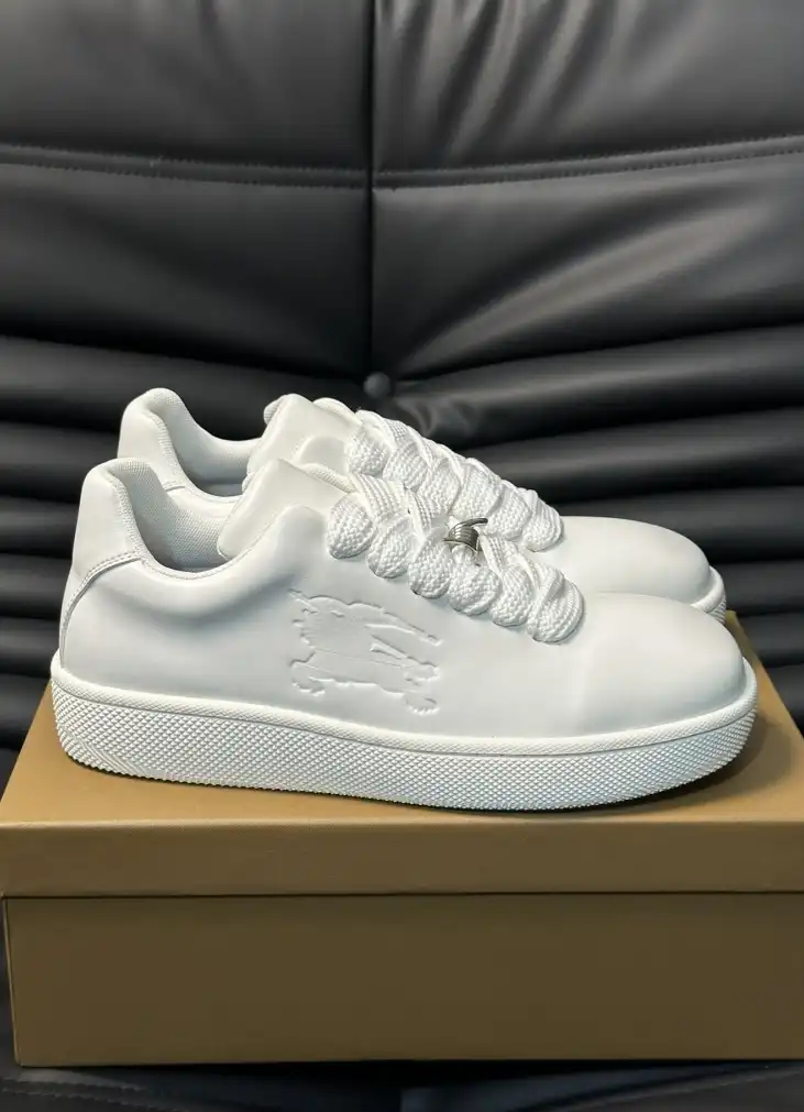 hype Burberry Sneakers