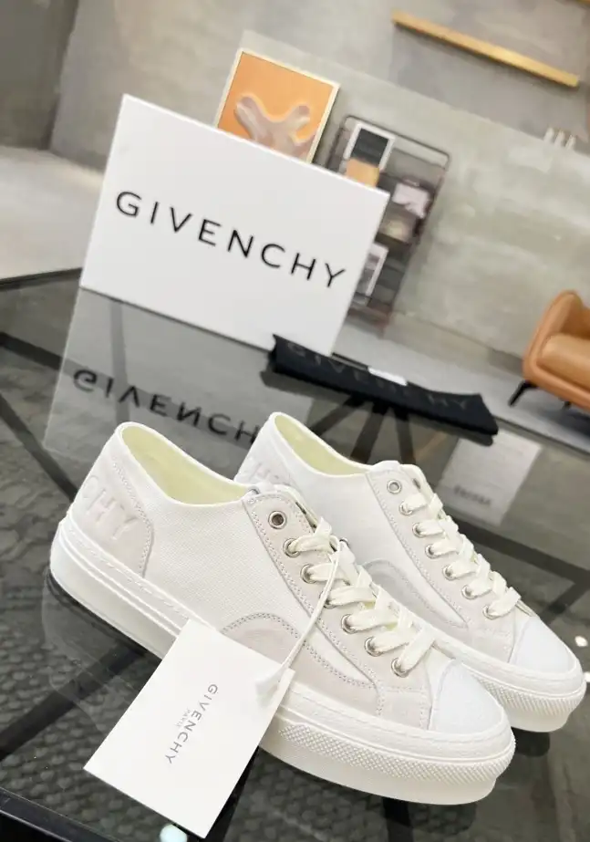 hype Givenchy Sneakers