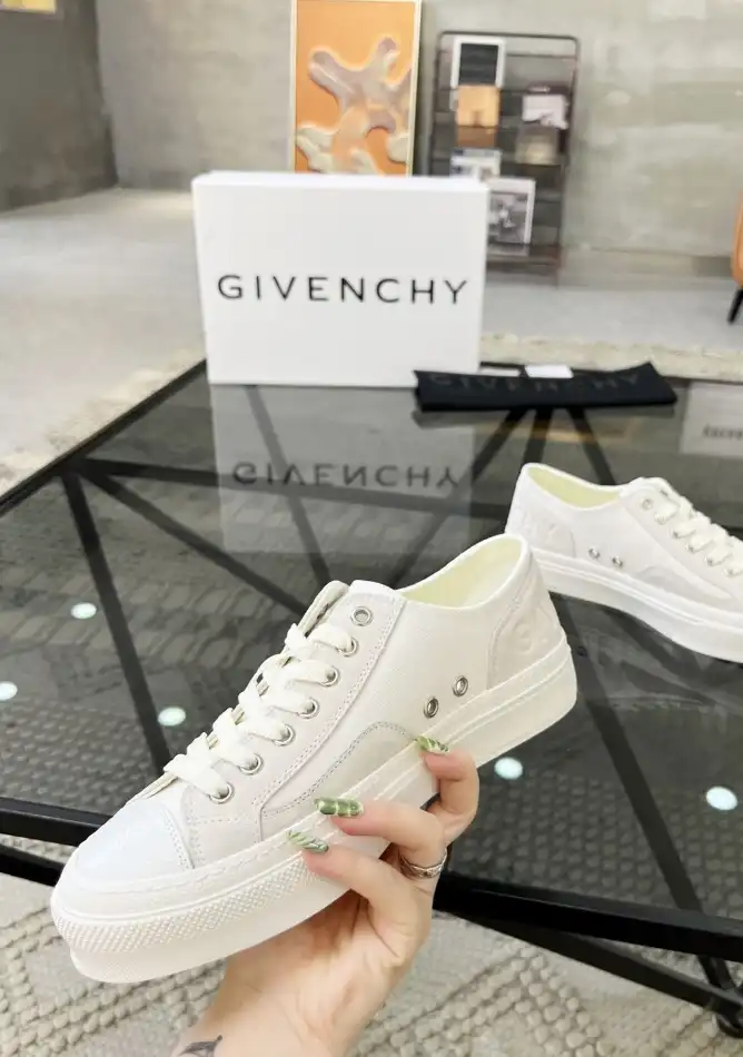 hype Givenchy Sneakers