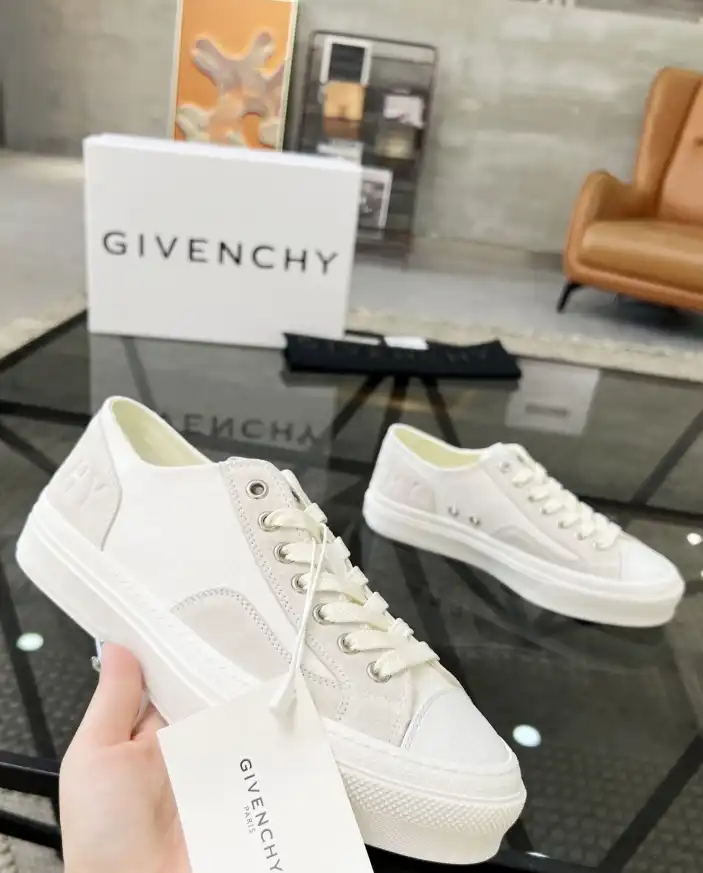 hype Givenchy Sneakers