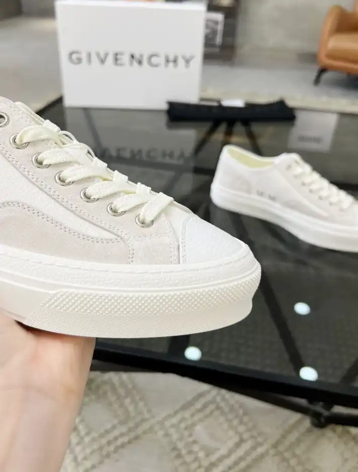 hype Givenchy Sneakers