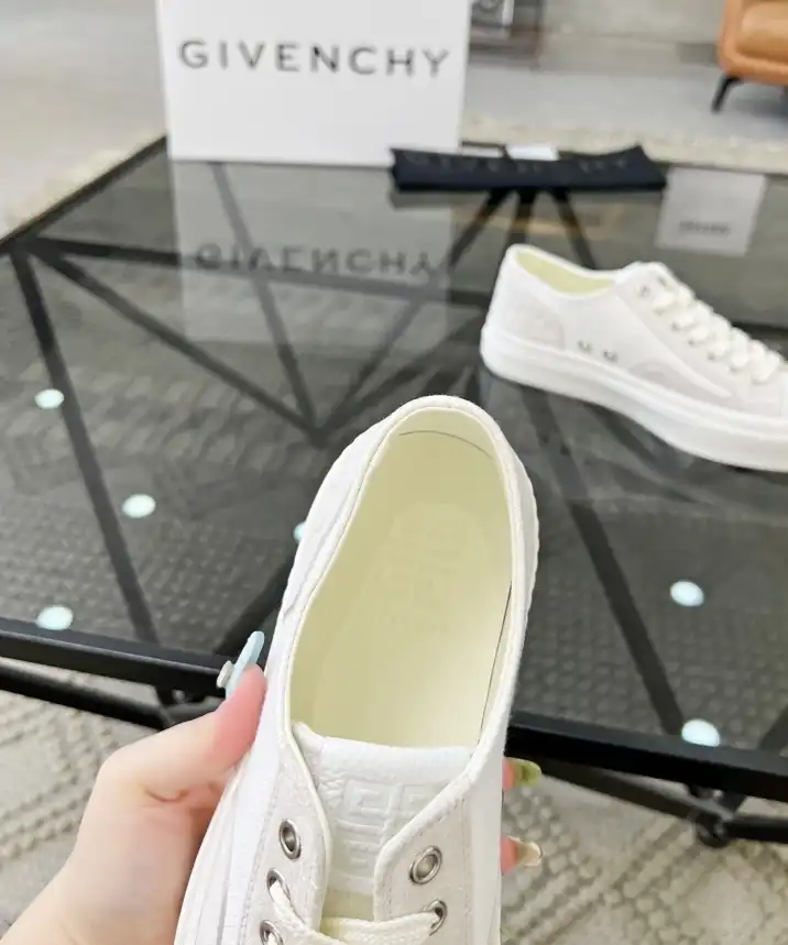 hype Givenchy Sneakers