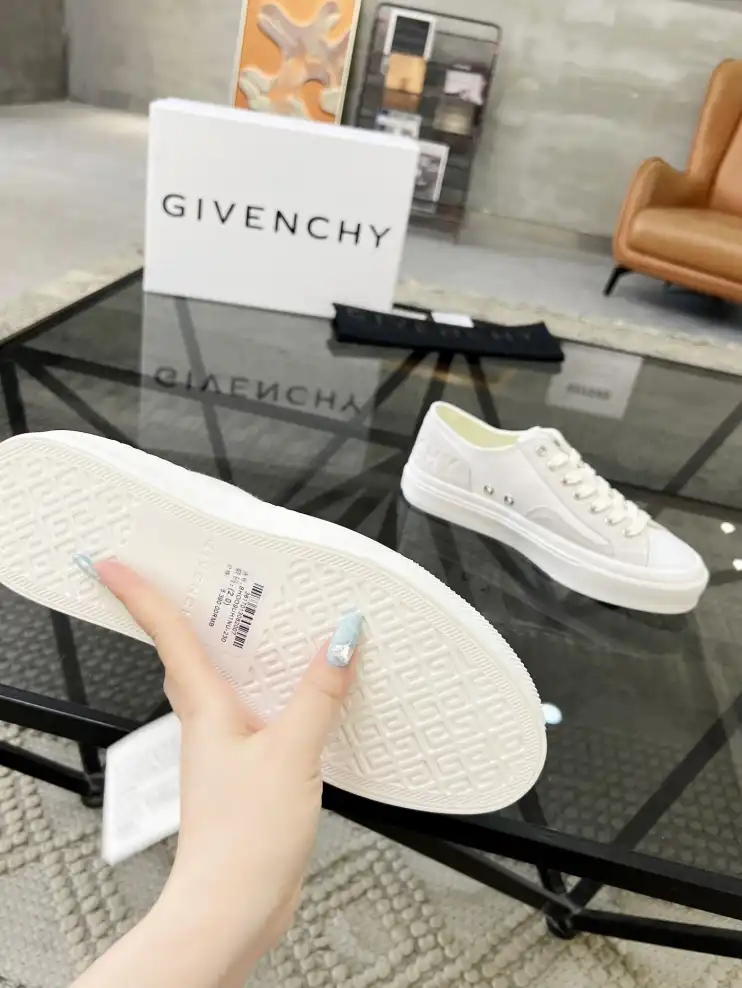 hype Givenchy Sneakers