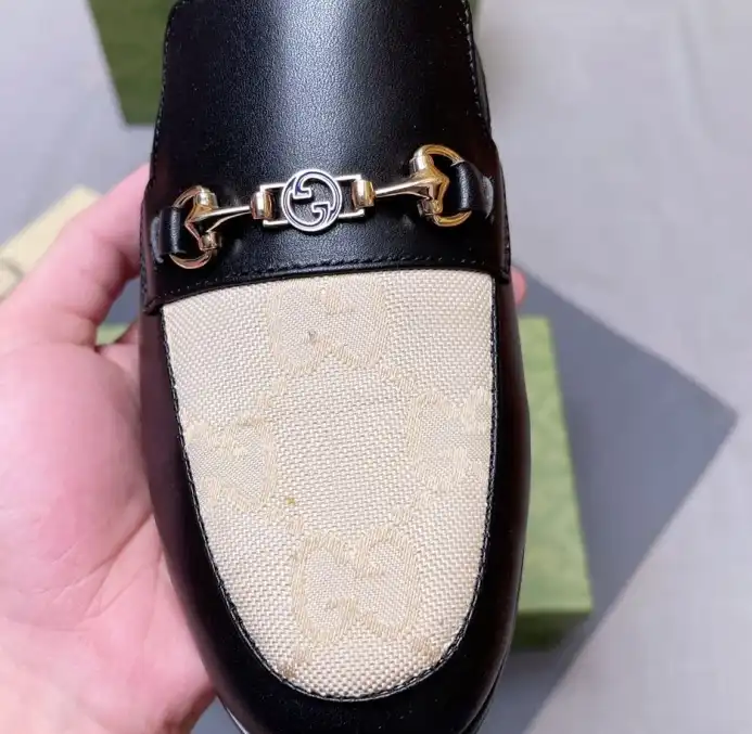 hype Gucci Slippers