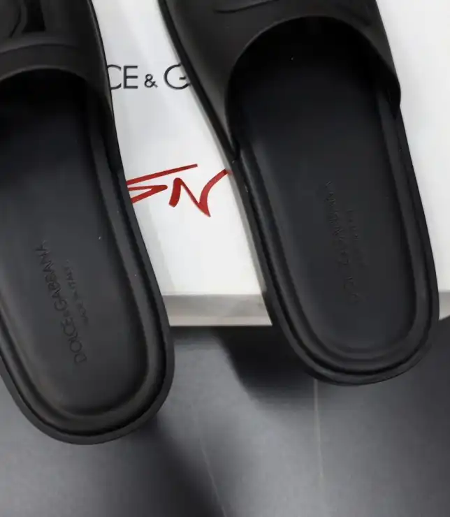 hype Dolce & Gabbana Slippers