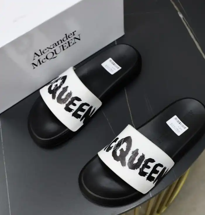 hype Alexander Mcqueen slippers