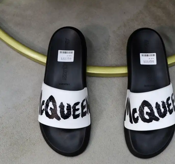 hype Alexander Mcqueen slippers