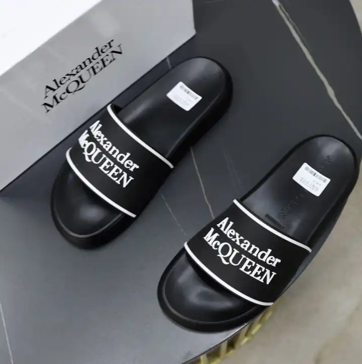 hype Alexander Mcqueen slippers