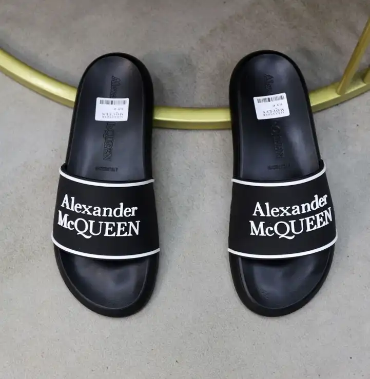 hype Alexander Mcqueen slippers