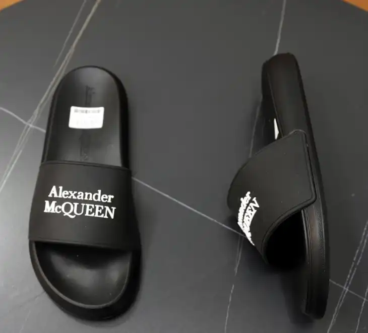 hype Alexander Mcqueen slippers