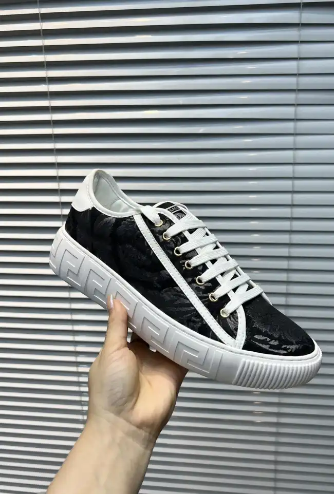 hype Givenchy Sneakers