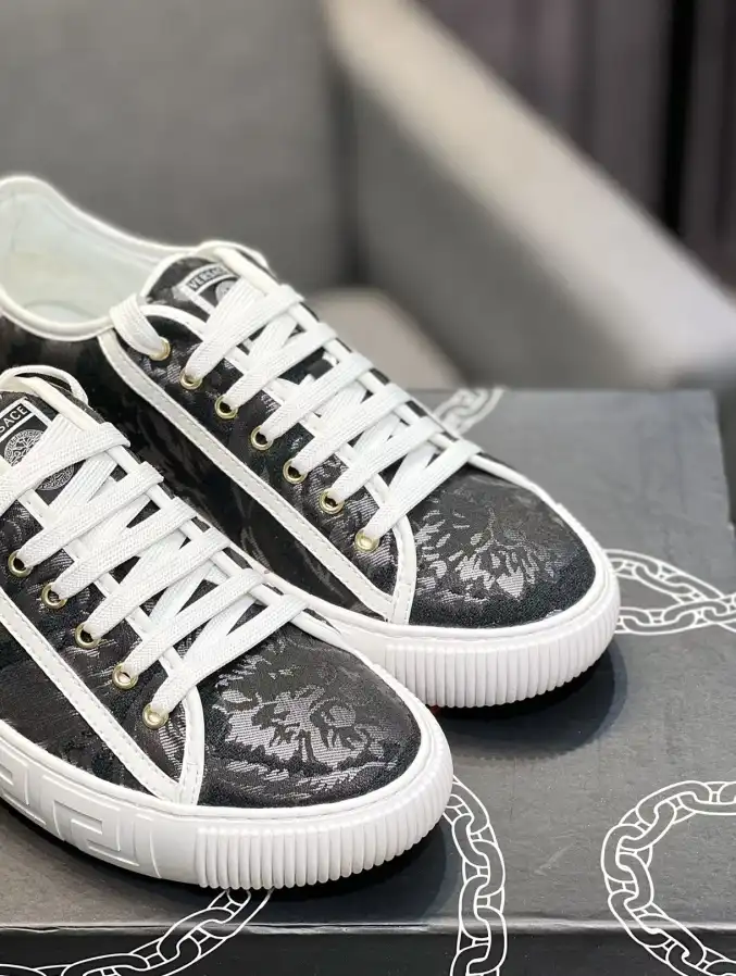 hype Givenchy Sneakers