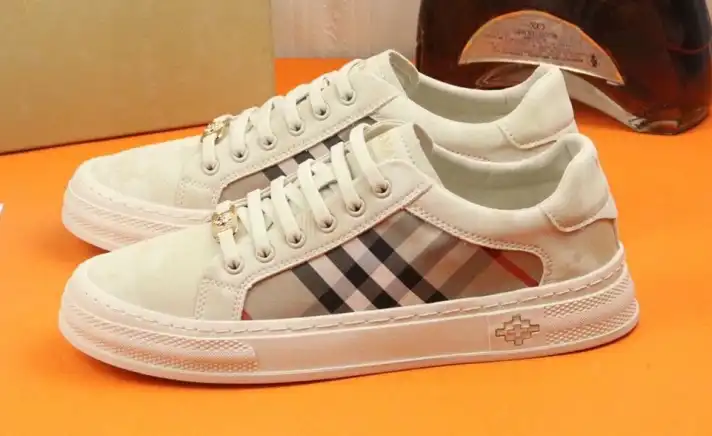 hype Burberry Sneakers