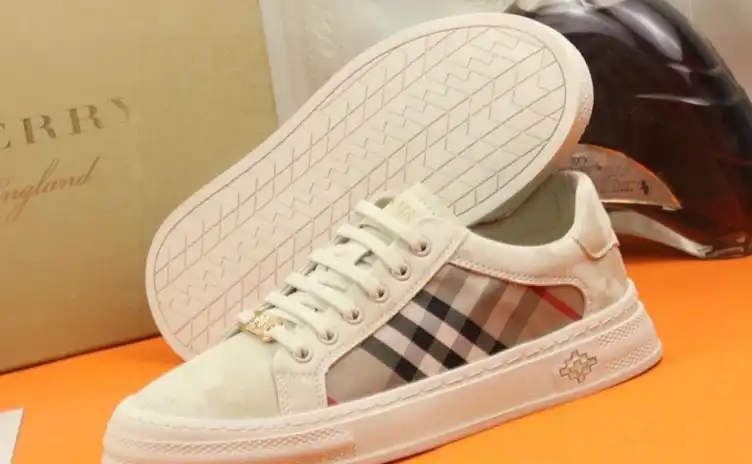 hype Burberry Sneakers