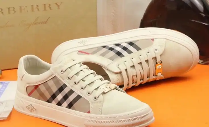 hype Burberry Sneakers