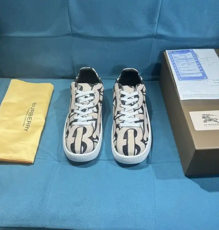 hype Burberry Sneakers