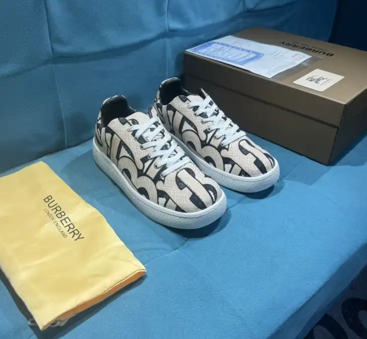 hype Burberry Sneakers