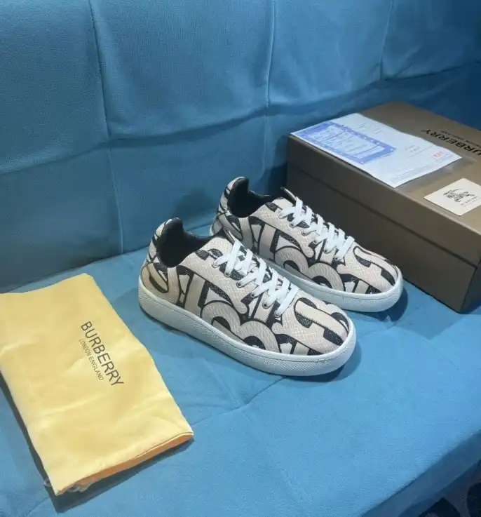 hype Burberry Sneakers