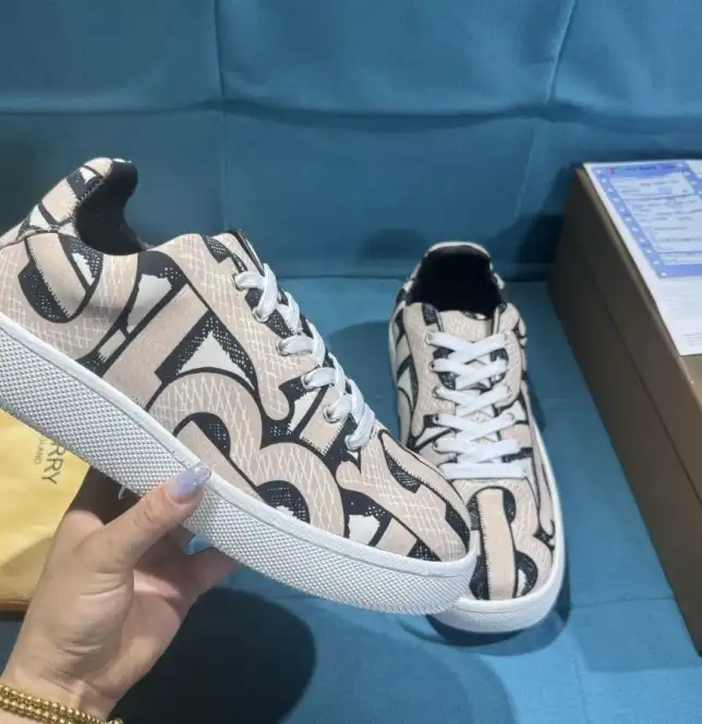 hype Burberry Sneakers