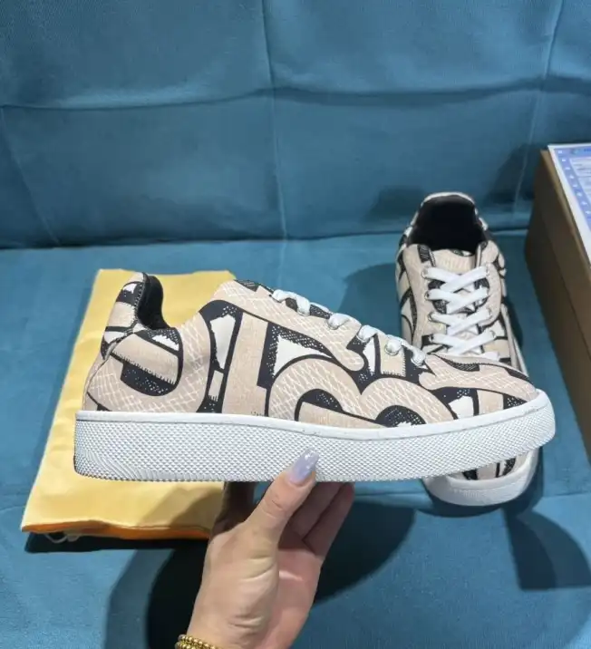 hype Burberry Sneakers