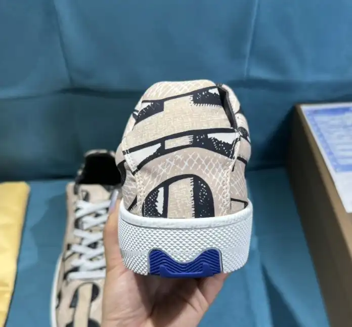 hype Burberry Sneakers