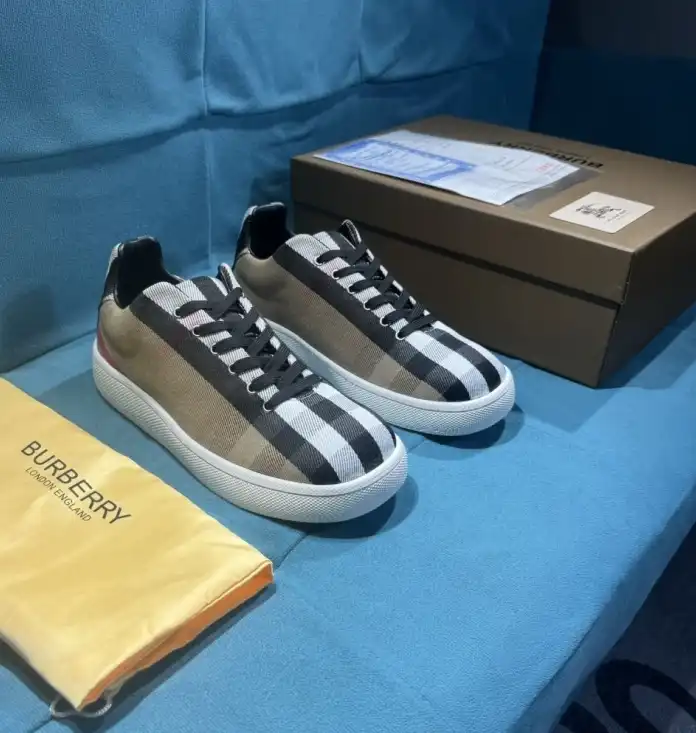 hype Burberry Sneakers