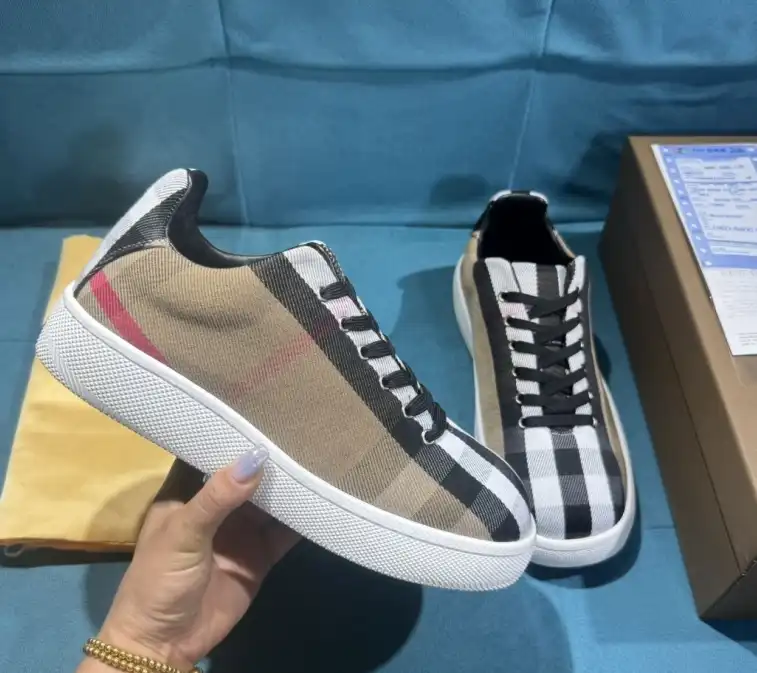 hype Burberry Sneakers