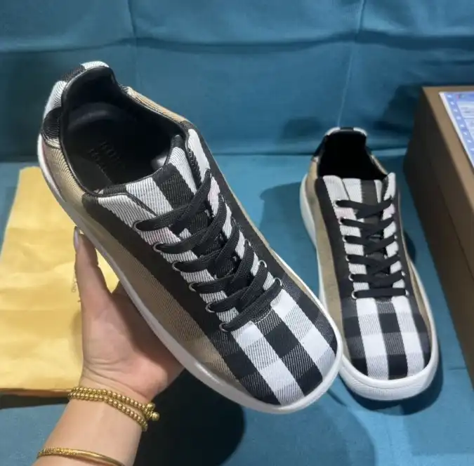 hype Burberry Sneakers