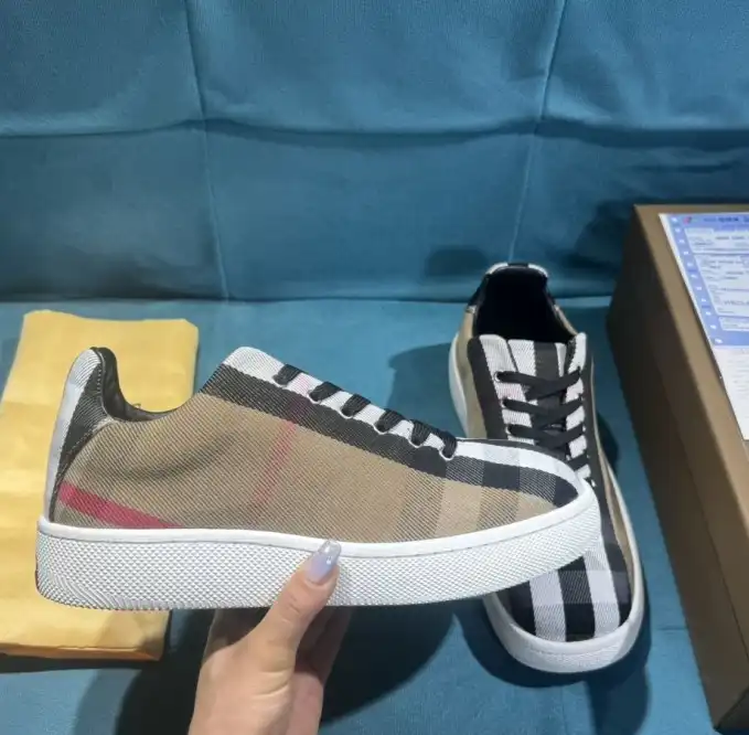 hype Burberry Sneakers