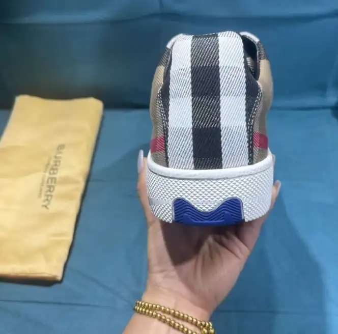 hype Burberry Sneakers