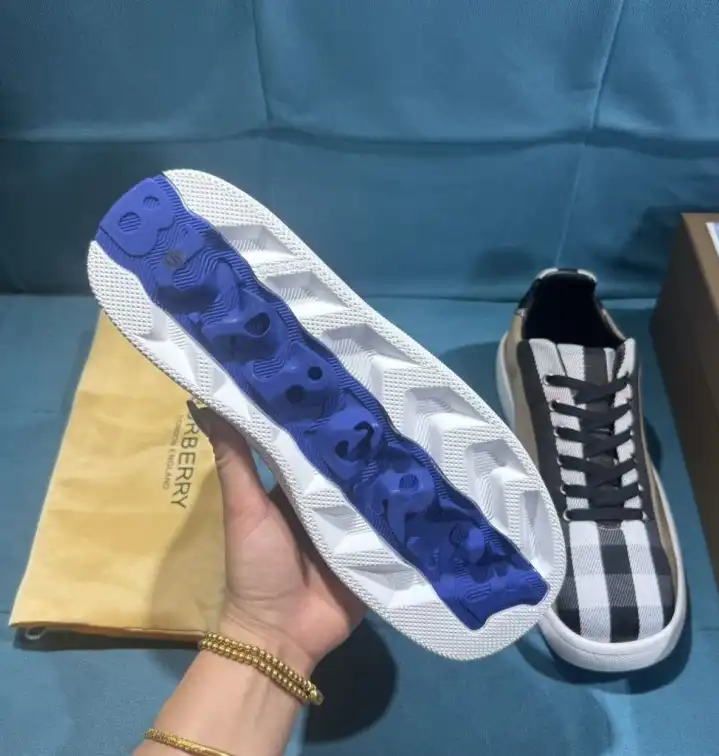 hype Burberry Sneakers