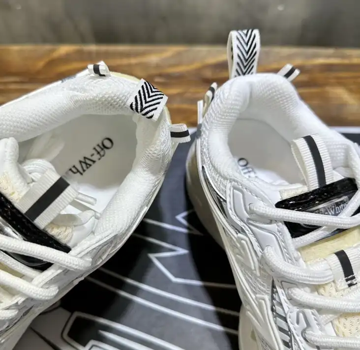 hype Off-White Sneakers