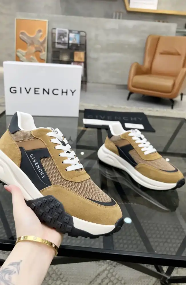 hype Givenchy Sneakers