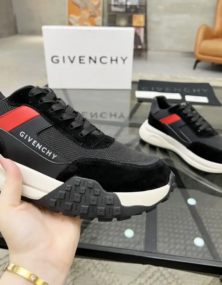 hype Givenchy Sneakers