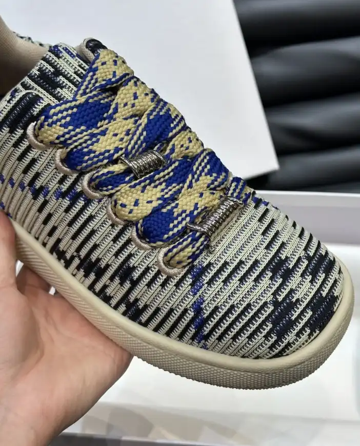 hype Burberry Sneakers