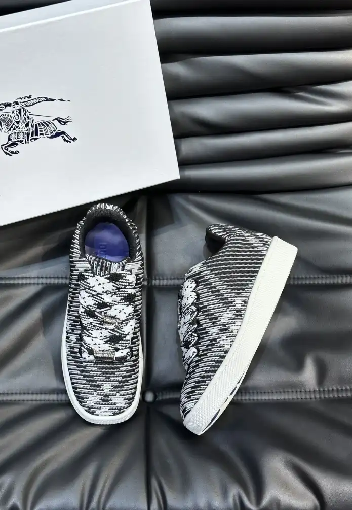 hype Burberry Sneakers