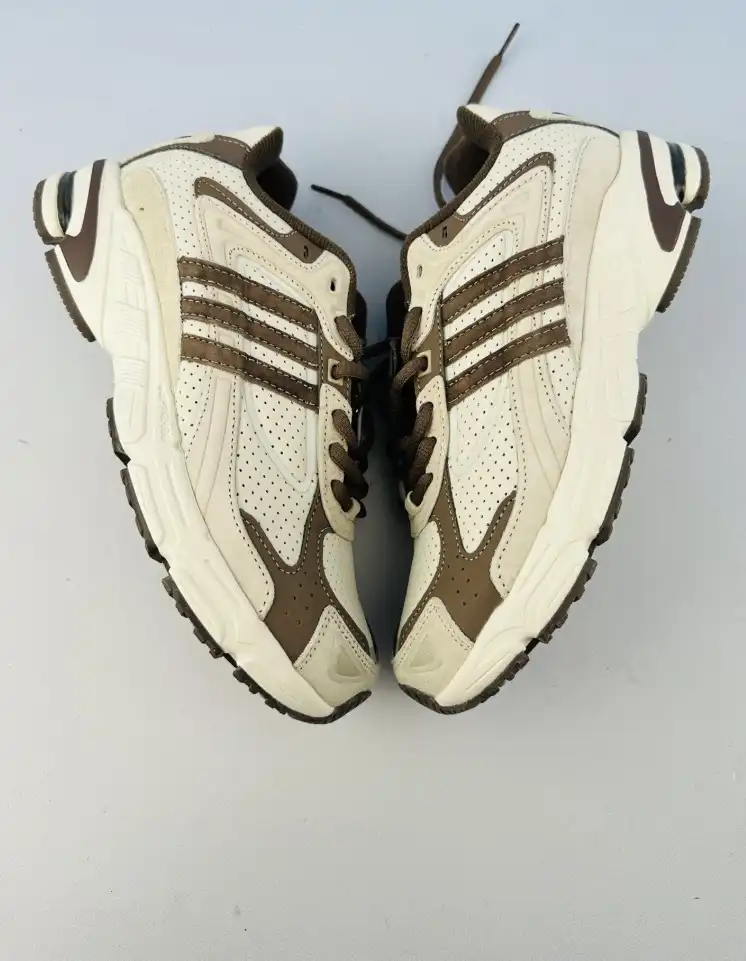 hype Adidas Sneakers