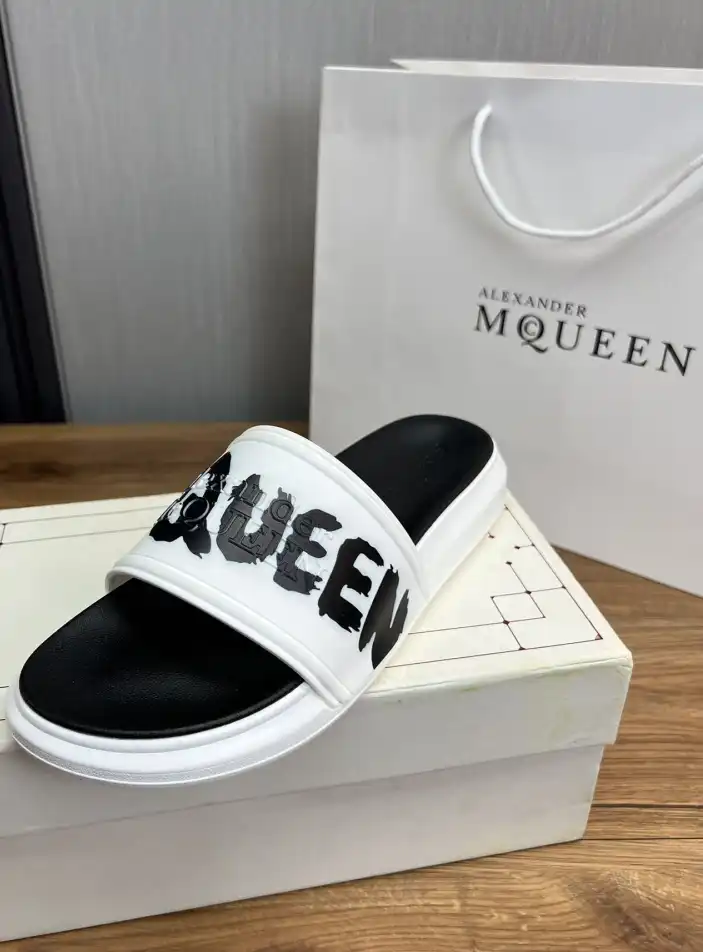 hype Alexander Mcqueen slippers