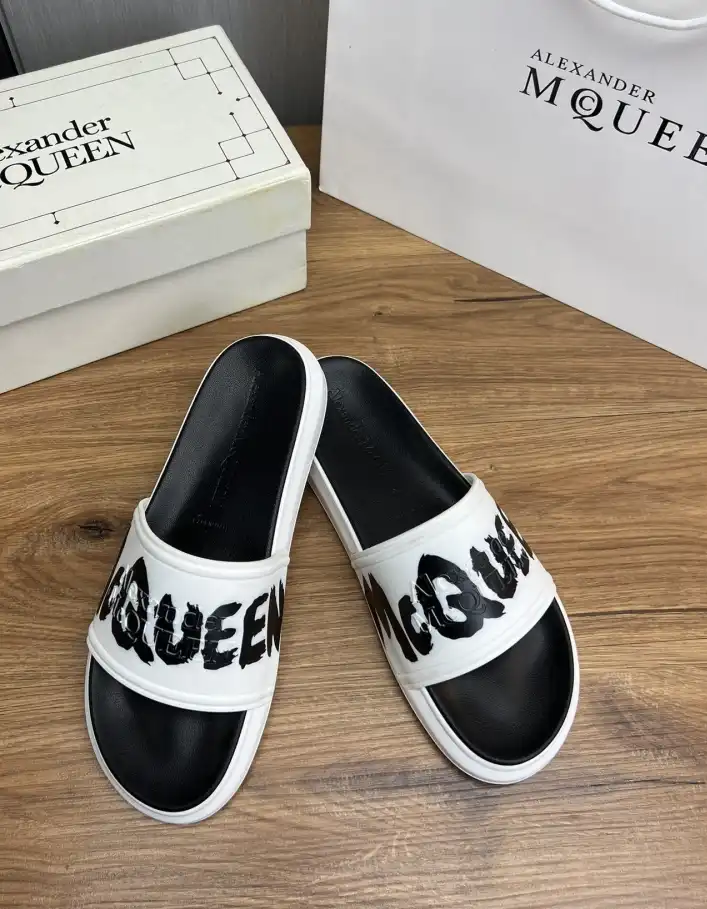 hype Alexander Mcqueen slippers