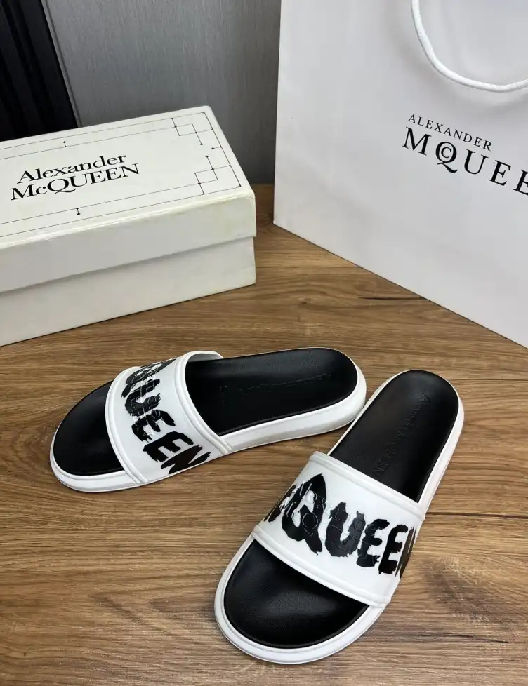 hype Alexander Mcqueen slippers