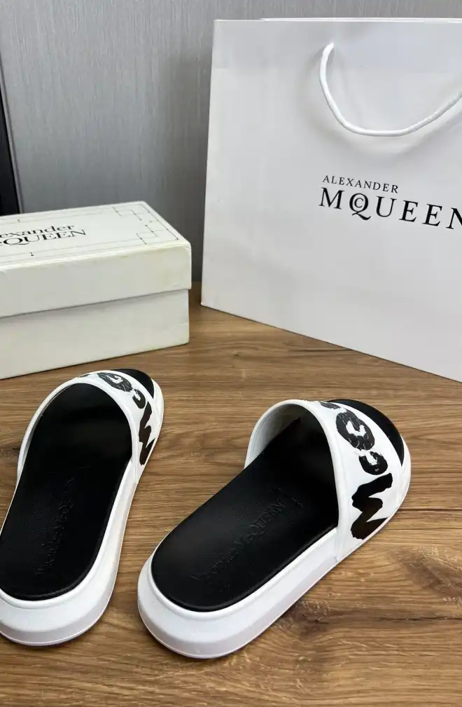 hype Alexander Mcqueen slippers